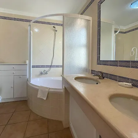 Moradia T3 Aguia Marina, Com Piscina E Bbq * Albufeira